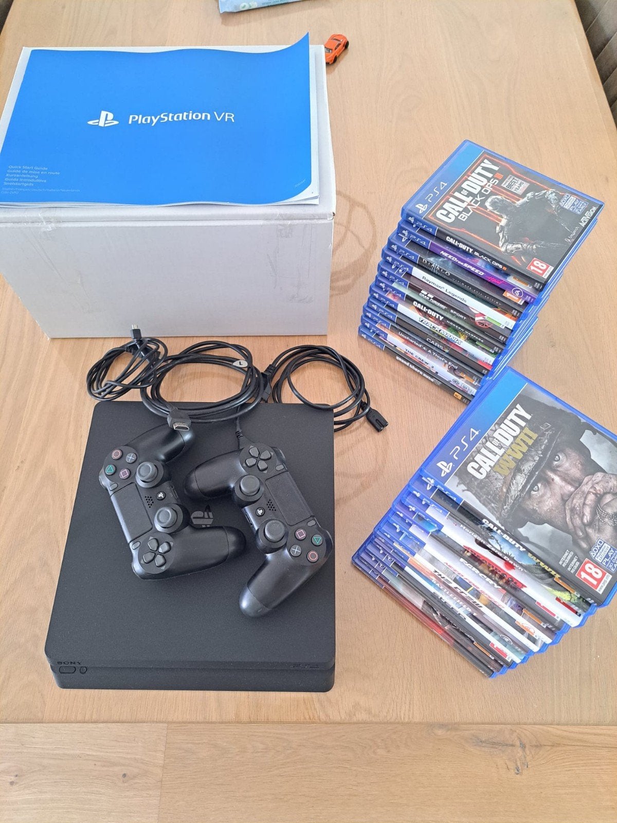 PlayStation 4 incl. 2 controllers, VR bril en 22 spellen, Ophalen, Zo goed als nieuw, Met 2 controllers, Original