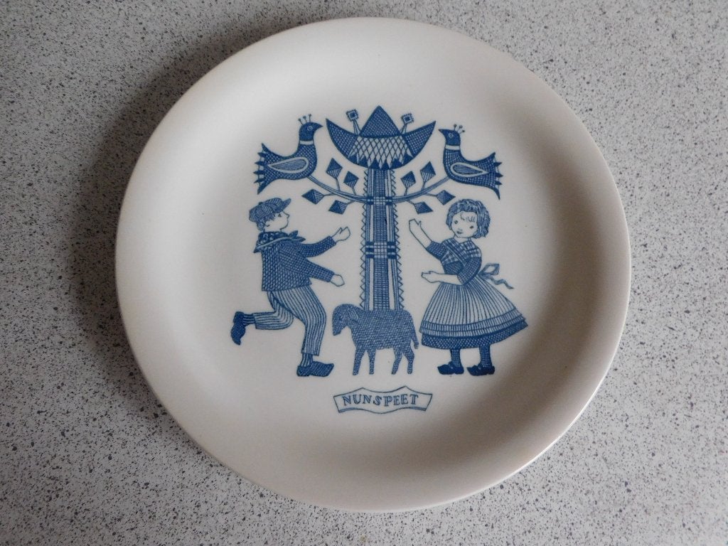 Bord Klederdracht Nunspeet Royal Sphinx Maastricht 20,5 cm, Ophalen of Verzenden