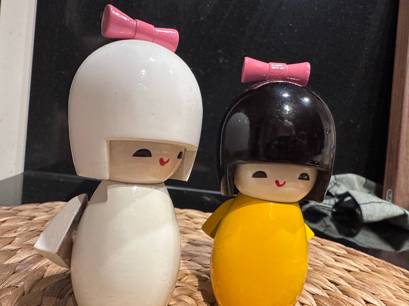 Set van 2 Japanse Kokeshi poppen - Handgemaakt, Verzamelen, Ophalen of Verzenden, Zo goed als nieuw, Pop