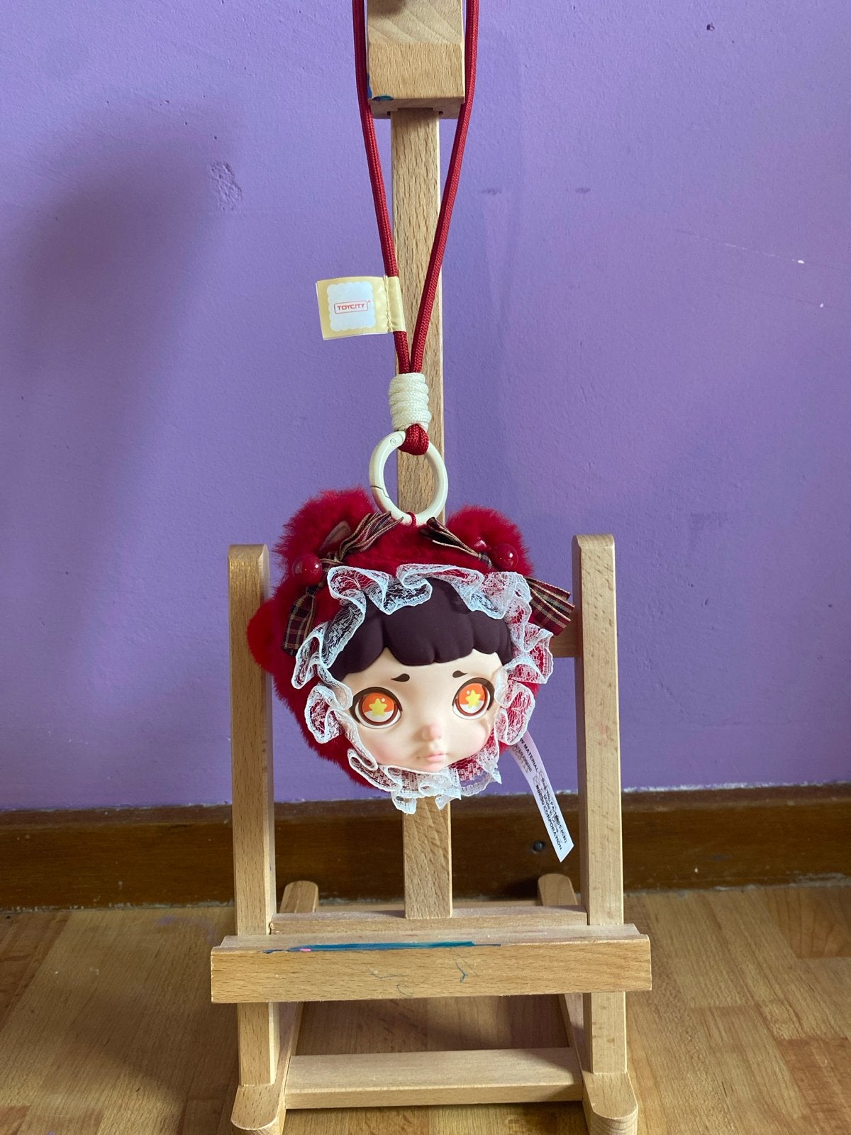 Schattige pop sleutelhanger met rode pompons, Ophalen, Zo goed als nieuw, Overige typen