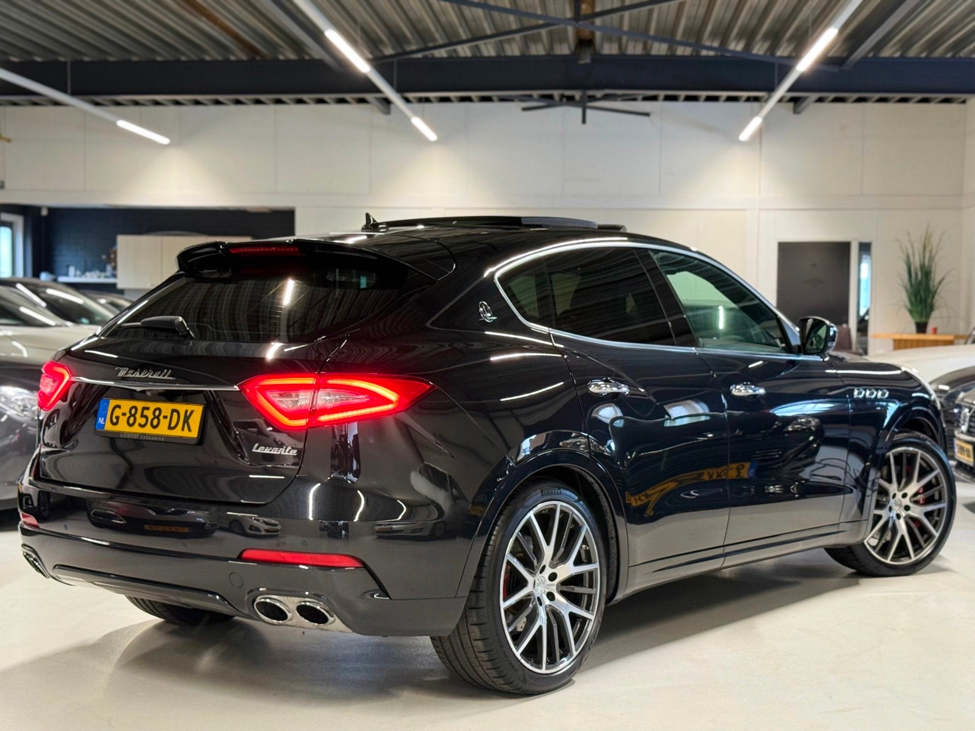 Maserati Levante 3.0 V6 S 430PK AWD GranLusso|Dealer onderho, 430 pk, Gebruikt, 138 €/maand, 2084 kg