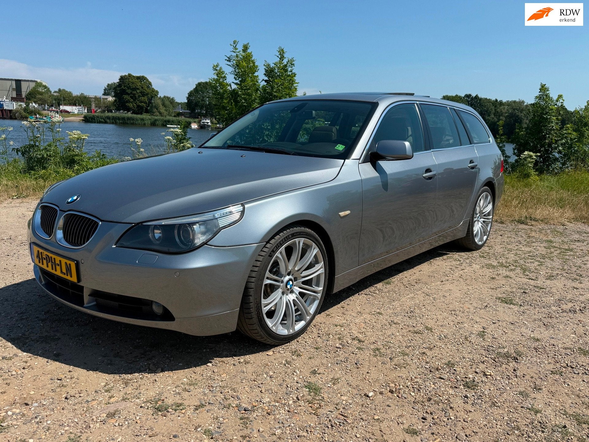 BMW 5-serie Touring 545i Uniek ! Enigste in NL 6-Bak NL-Gele, Auto's, BMW, Achterwielaandrijving, Gebruikt, 8 cilinders, 2000 kg