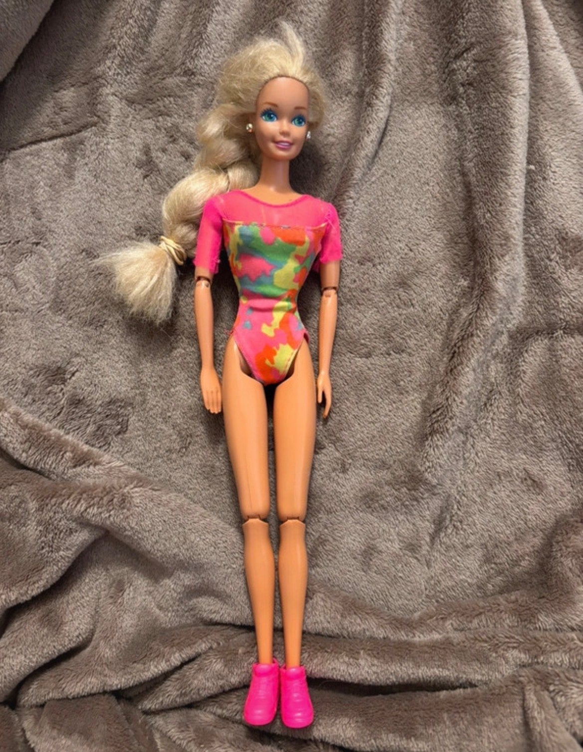 Vintage Barbie pop met flexibele gewrichten en roze outfit, Ophalen of Verzenden, Gebruikt, Barbie