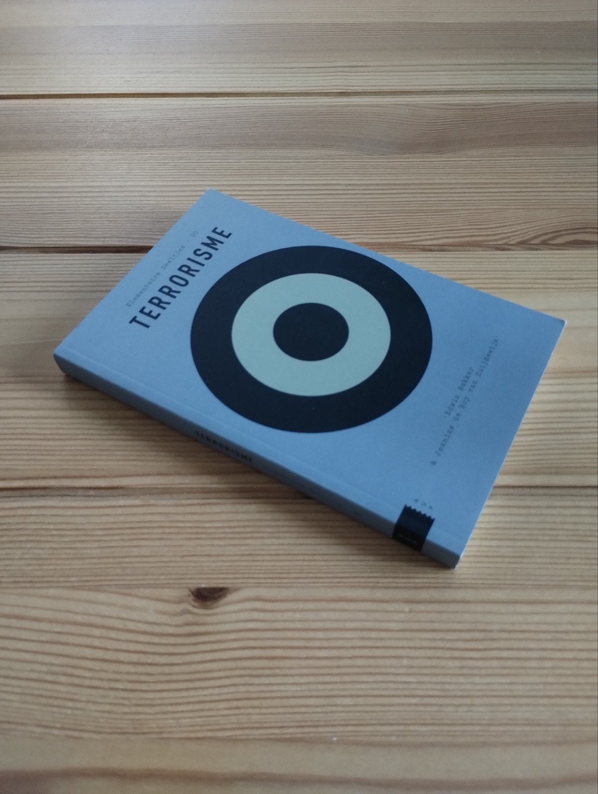 Terrorisme - Elementaire Deeltjes, Boeken, Ophalen of Verzenden, Zo goed als nieuw, Edwin Bakker & Jeanine de Roy van Zuijdewijn