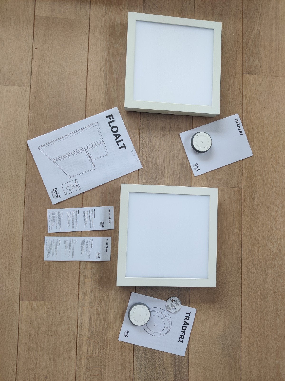 2x IKEA Floalt LED Plafonnieres (30x30cm) + Tradfri afstan, Draadloos, Ophalen of Verzenden, Zo goed als nieuw, Metaal