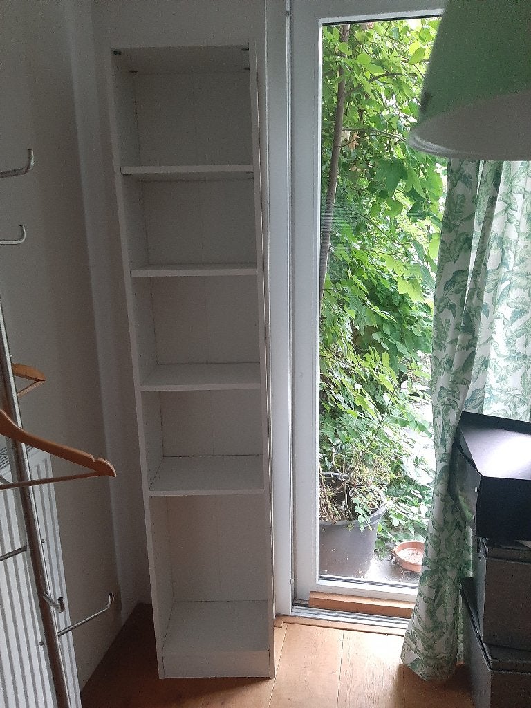 Smalle witte boekenkast, Huis en Inrichting, Ophalen, Met plank(en), Minder dan 50 cm, Gebruikt