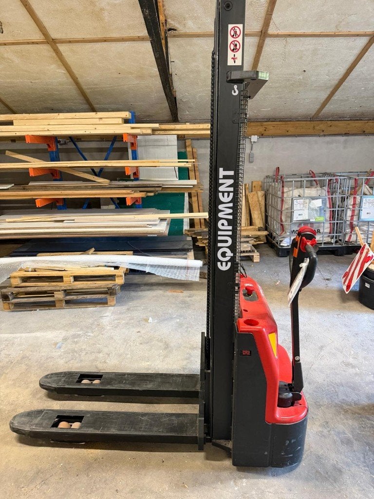 EQUIPMENT elektrische stapelaar met hoge hefmast en lader, Ophalen, Nieuw