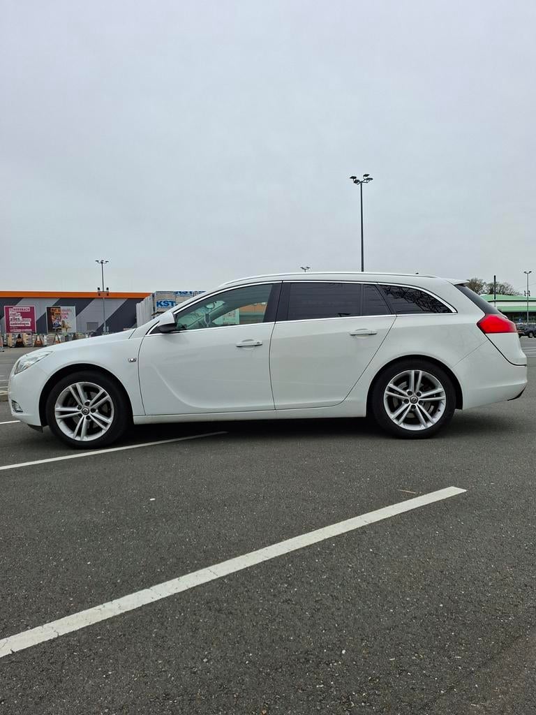 Opel Insignia 1.6 T Edition Sports Tourer Turbo 215 pk!, Auto's, 215 pk, Particulier, Te koop