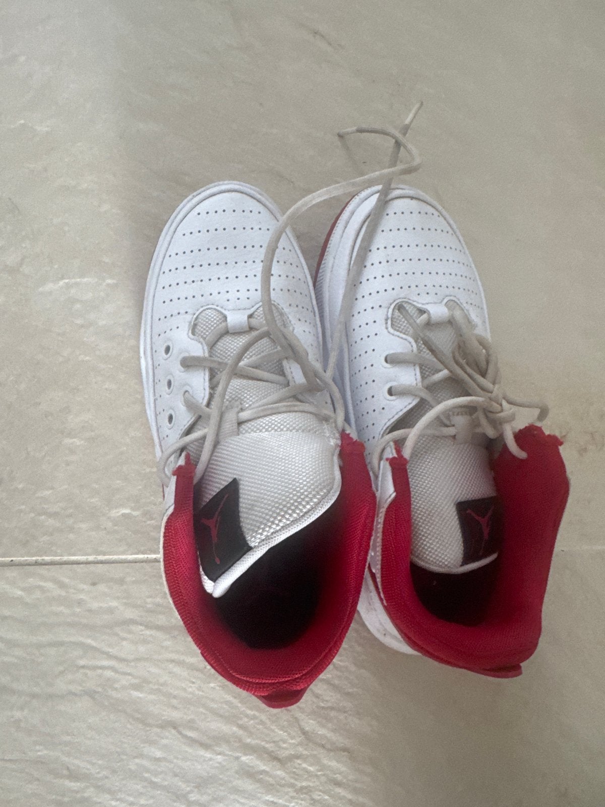 Jordan sneakers wit met rood, maat 38, Ophalen of Verzenden, Gedragen, Wit, Sneakers of Gympen