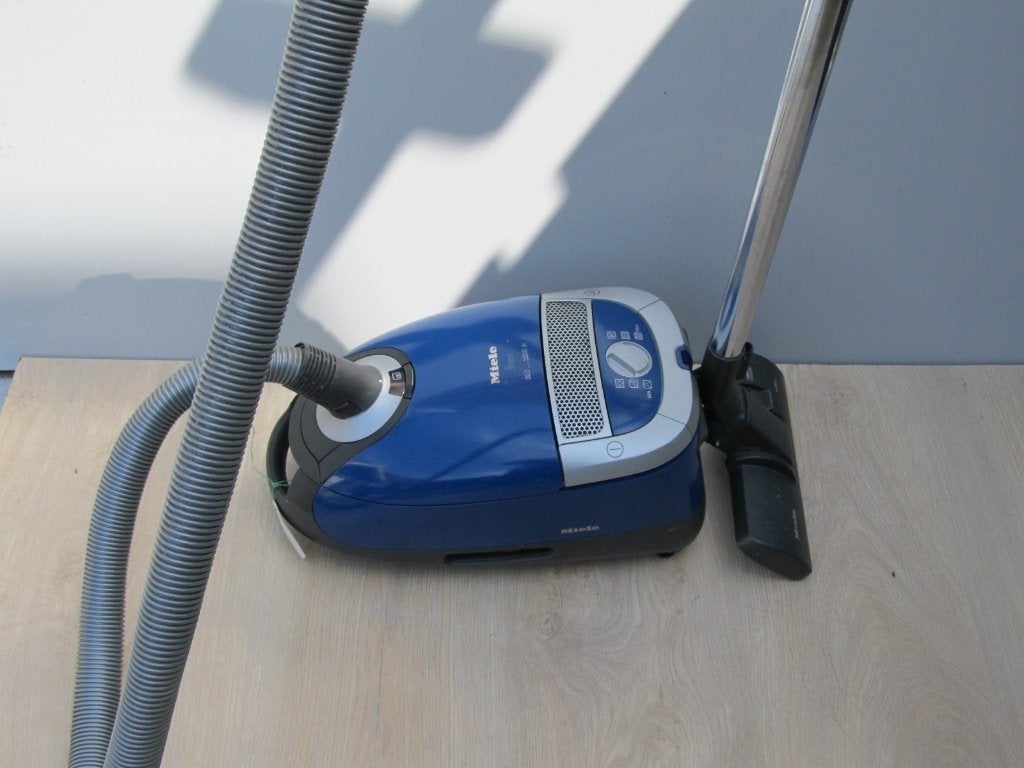 Zeer krachtige 2200 watt Miele stofzuiger blauw, Gebruikt, Miele, 2000 watt of meer, Sledestofzuiger