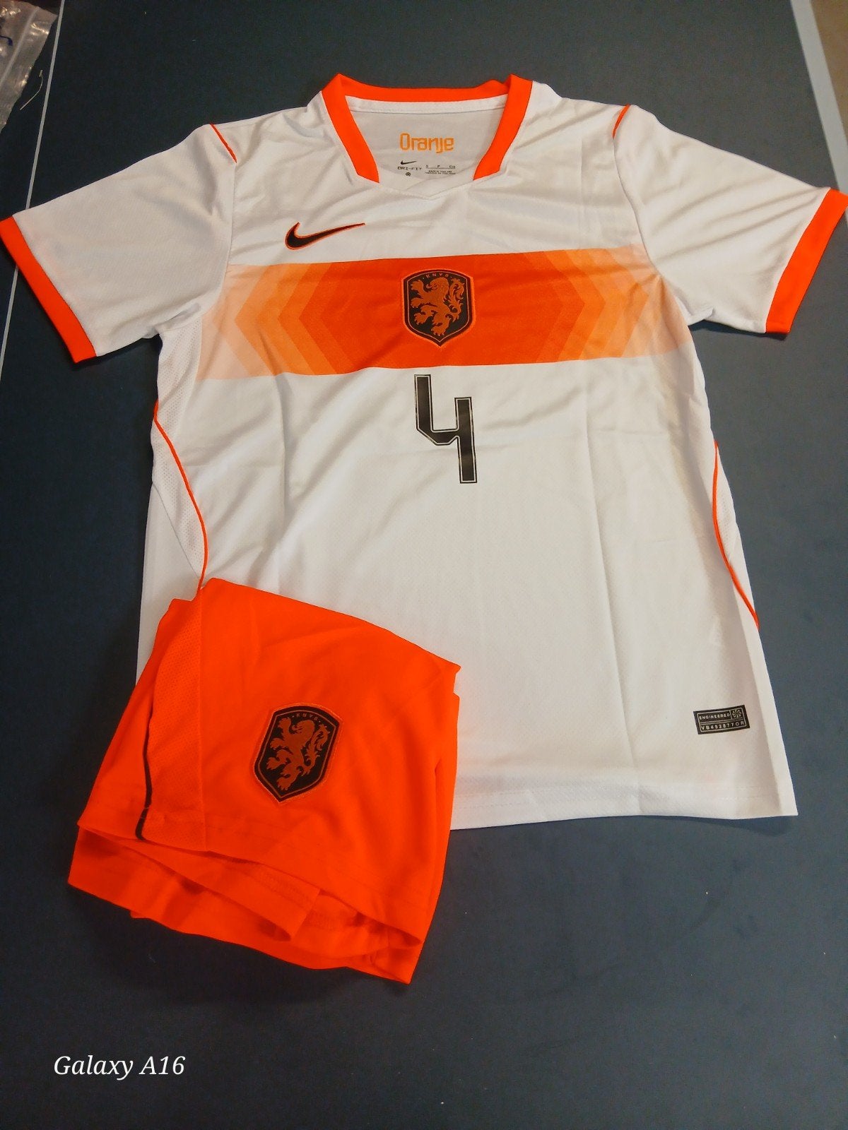 Oranje voetbaltenue Virgil van Dijk - Maat S, Verzenden, Wit, Nike, Zo goed als nieuw