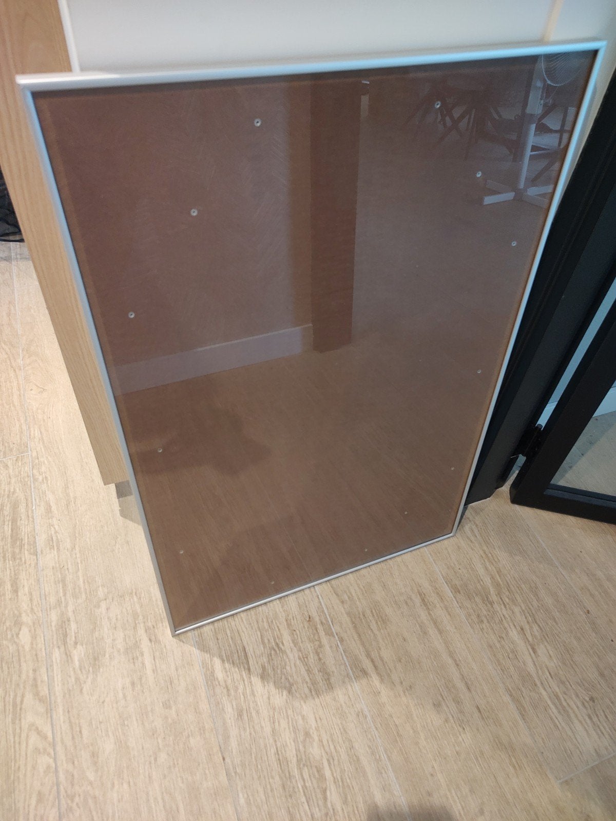 Grote zilverkleurige fotolijst met glas en ophangsysteem, Huis en Inrichting, Woonaccessoires | Lijsten, Ophalen, Gebruikt, Hangend