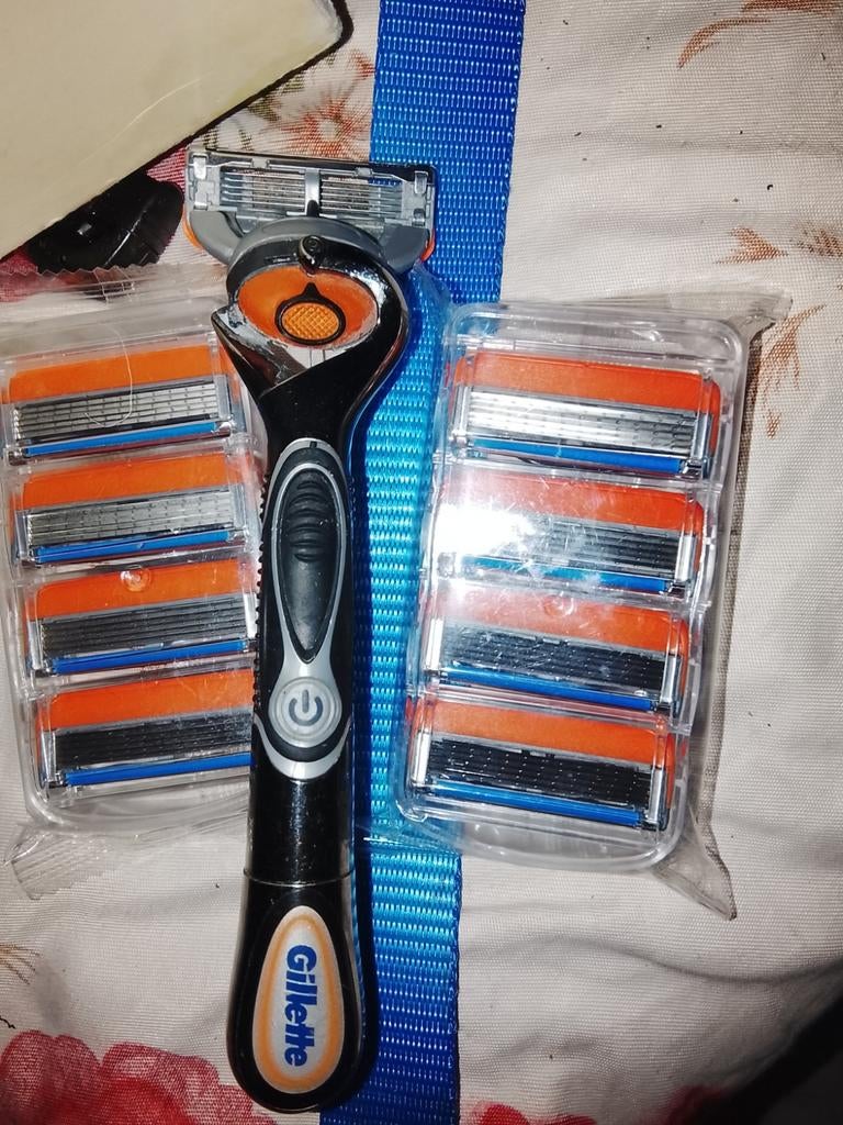 splinternieuwe Gillette fusion inclusief 12 meisjes, Ophalen of Verzenden, Nieuw, Overige typen
