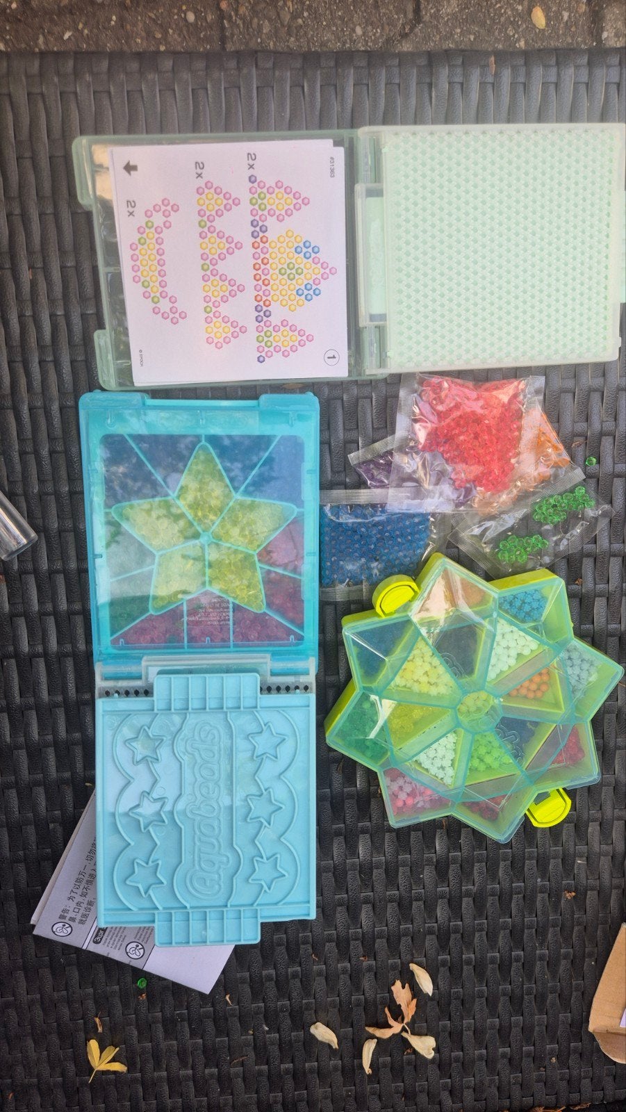 Aquabeads Knutselset overblijfsel met kralen en sjablonen, Ophalen of Verzenden, Gebruikt, Bouwen