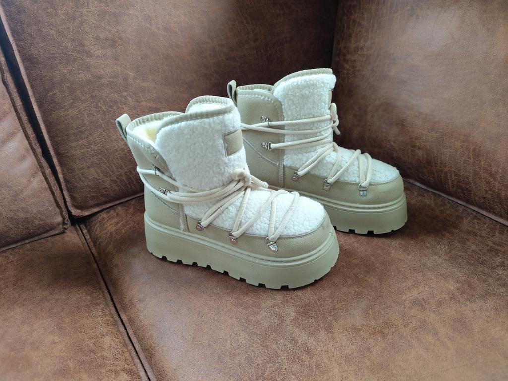 Nieuwe snowboots met teddy voering - Maat 40, Beige, Snowboots, Ophalen of Verzenden, Onbekend