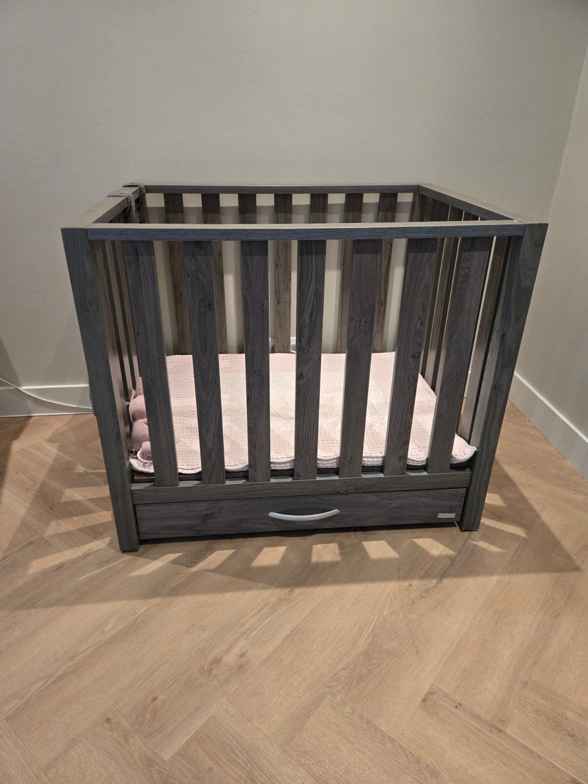 Babybox met lade - Grijs, Ophalen, Gebruikt, Vierkant, In hoogte verstelbaar