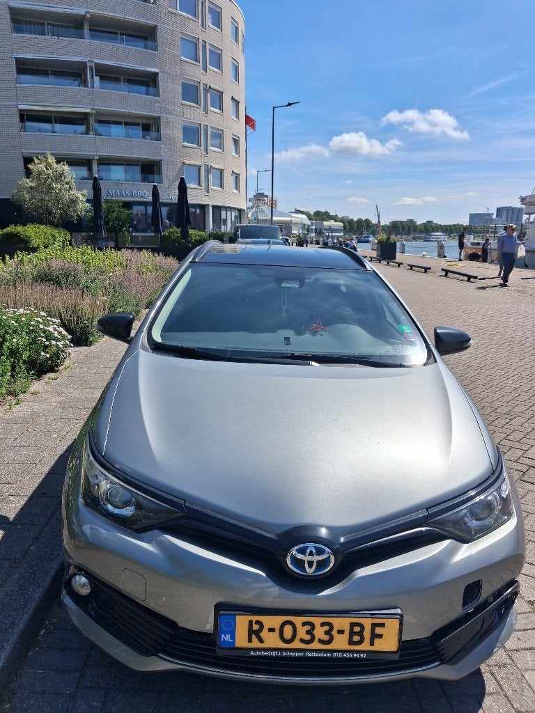 Toyota Auris 1.8 Hybrid 136pk Aut 2018 Grijs -  Met schade, Auto's, Stof, Grijs, 25 km/l, Volledig hybride