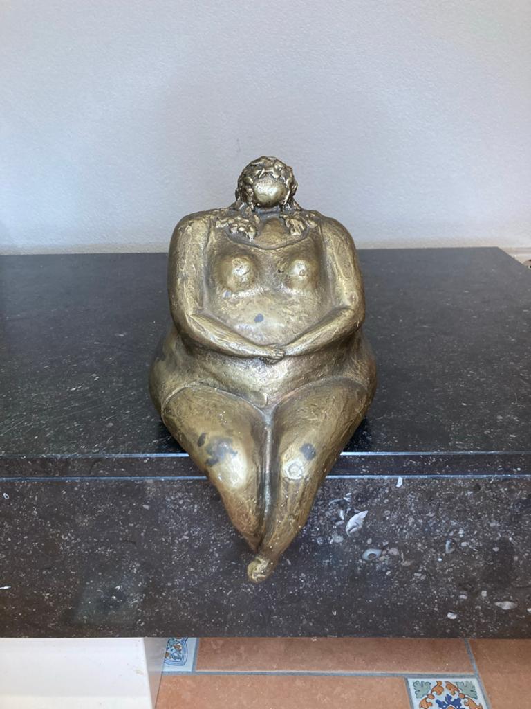 Bronzen beeld van een zittende vrouw, abstract, Antiek en Kunst, Ophalen, 20 - 50 cm, Beeld, Bruin