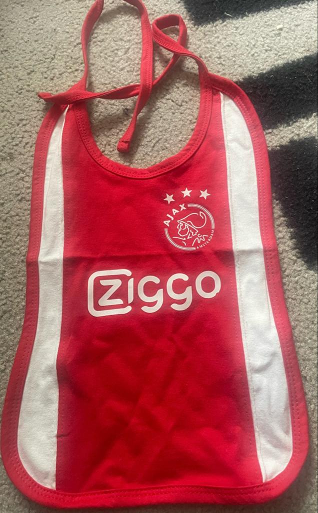 Ajax baby slabbetje - Rood met wit, Ophalen of Verzenden, Nieuw, Kraamcadeau