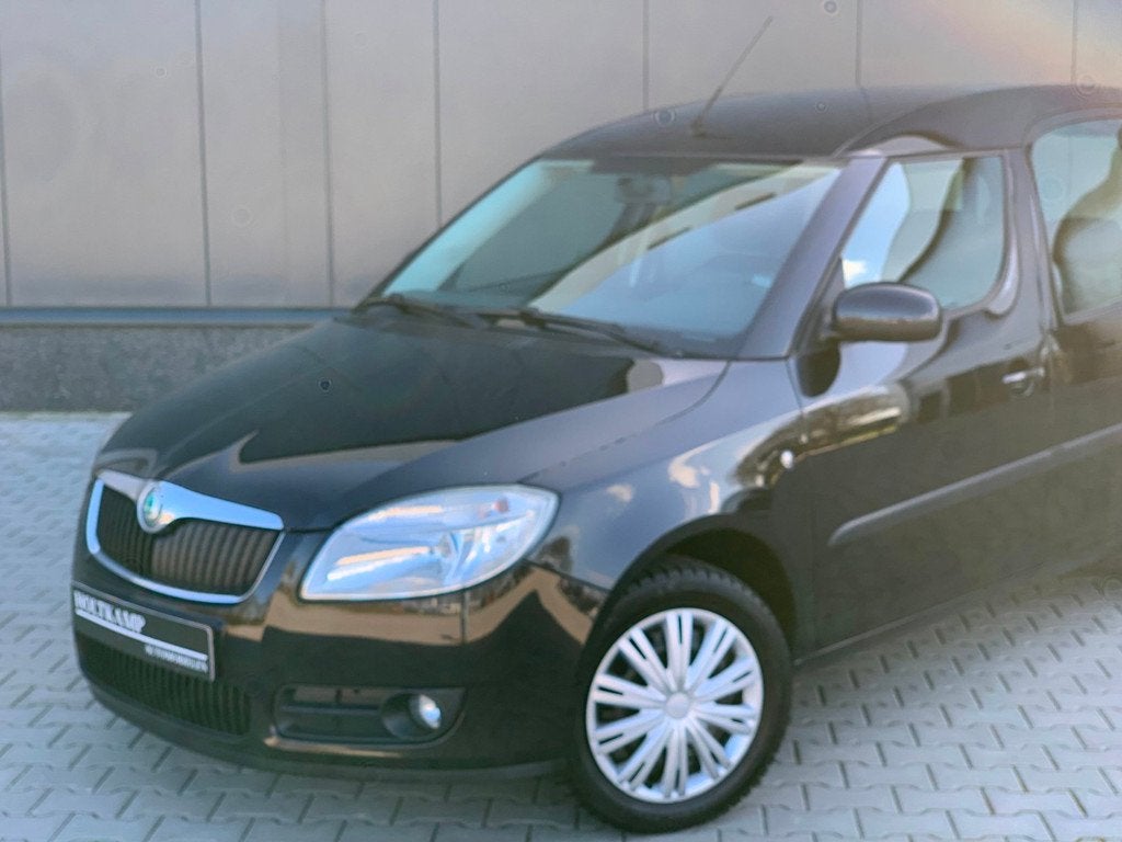 Skoda Roomster 1.4-16V Navigator | AIRCO | NIEUWE APK, Voorwielaandrijving, Gebruikt, Zwart, 4 cilinders