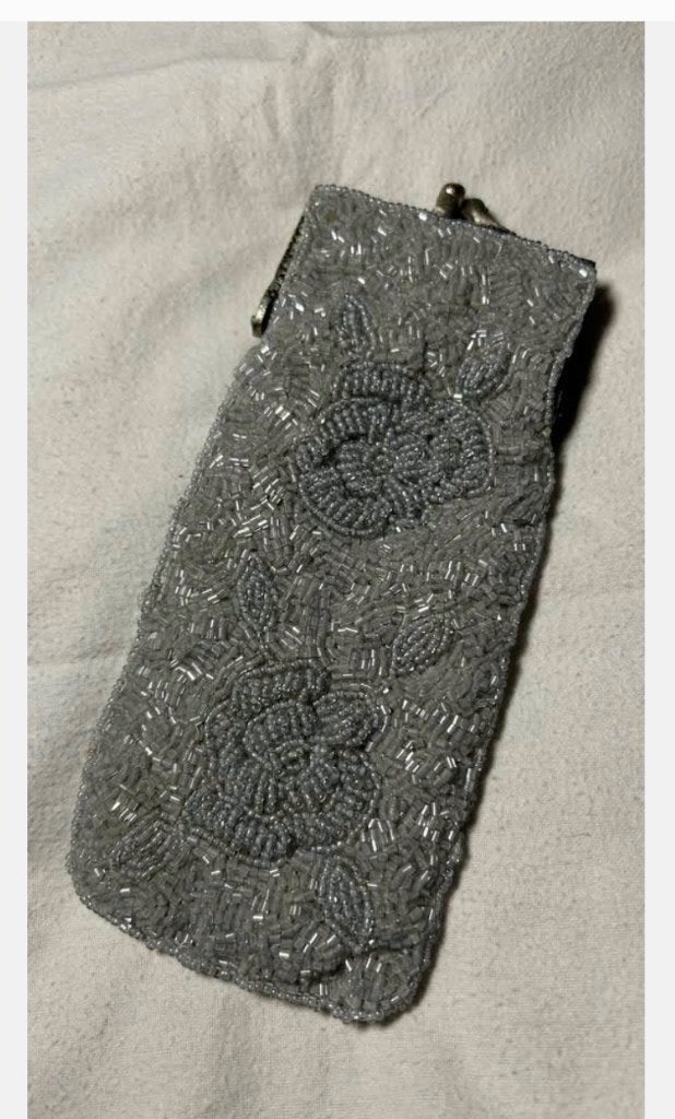 Vintage sjiek kralen bril koker tasje kralen zilverkleurig, Antiek en Kunst, Ophalen of Verzenden