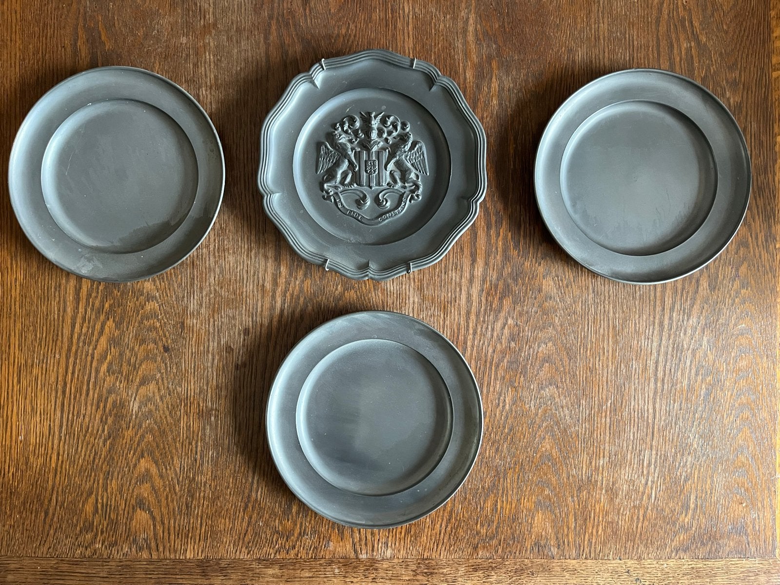 Set van 4 antieke tinnen borden met wapenschild, Antiek en Kunst, Ophalen