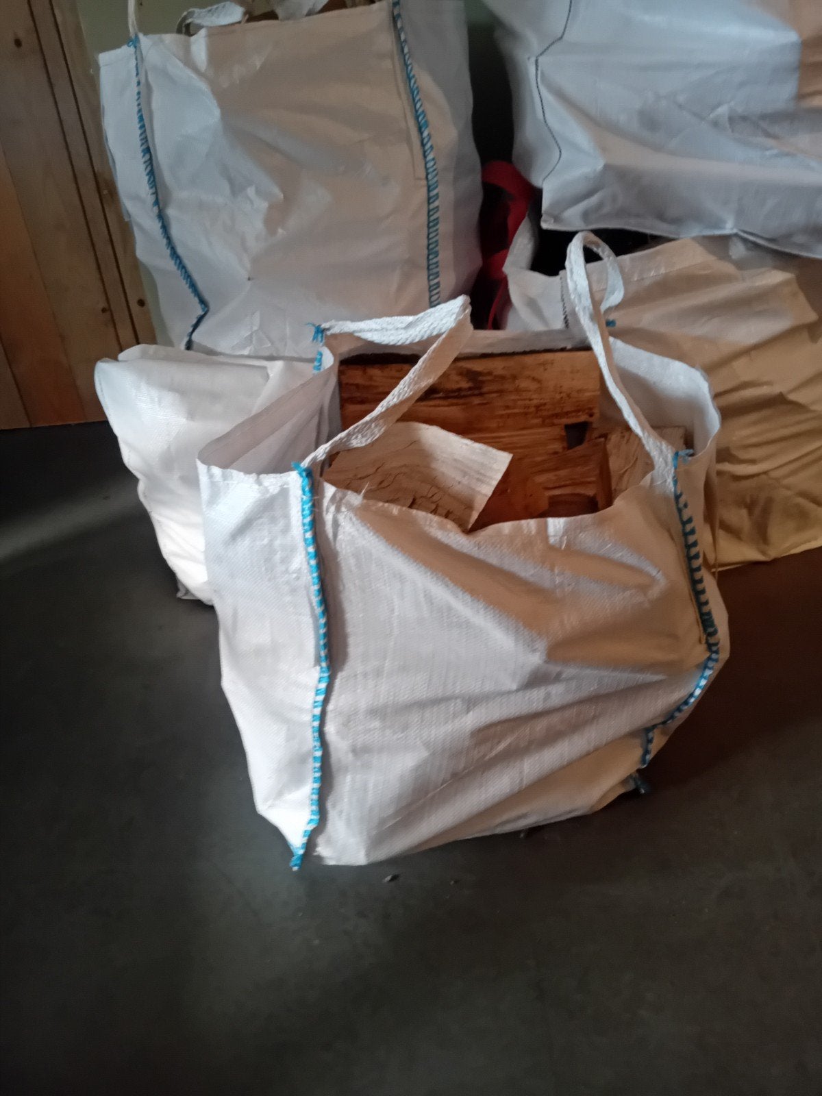 Mini Bigbag Haardhout: Eiken en Essenhout (ca. 40 kg), Minder dan 3 m³, Ophalen, Overige houtsoorten, Blokken