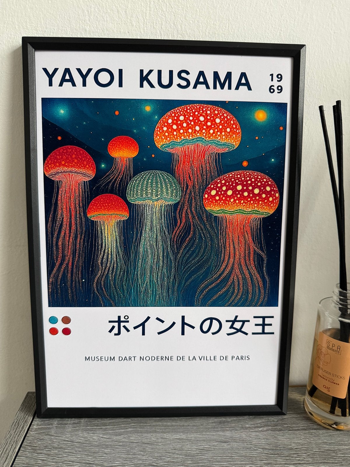 Yayoi Kusama Poster 21x30cm ingelijst, Minder dan 50 cm, Nieuw, Ophalen of Verzenden, Foto of Poster