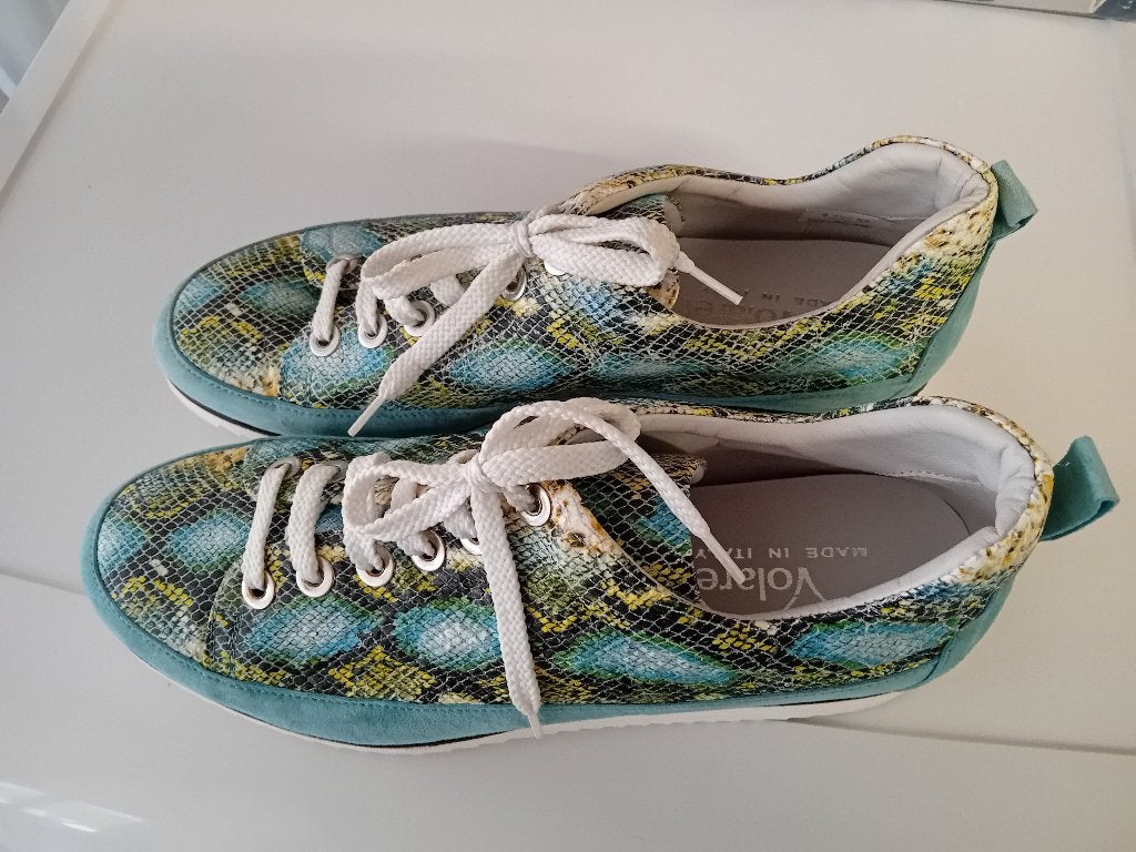 Volare sneakers, maat 41, slangenhuidprint, Blauw, Volare, Nieuw, Ophalen of Verzenden