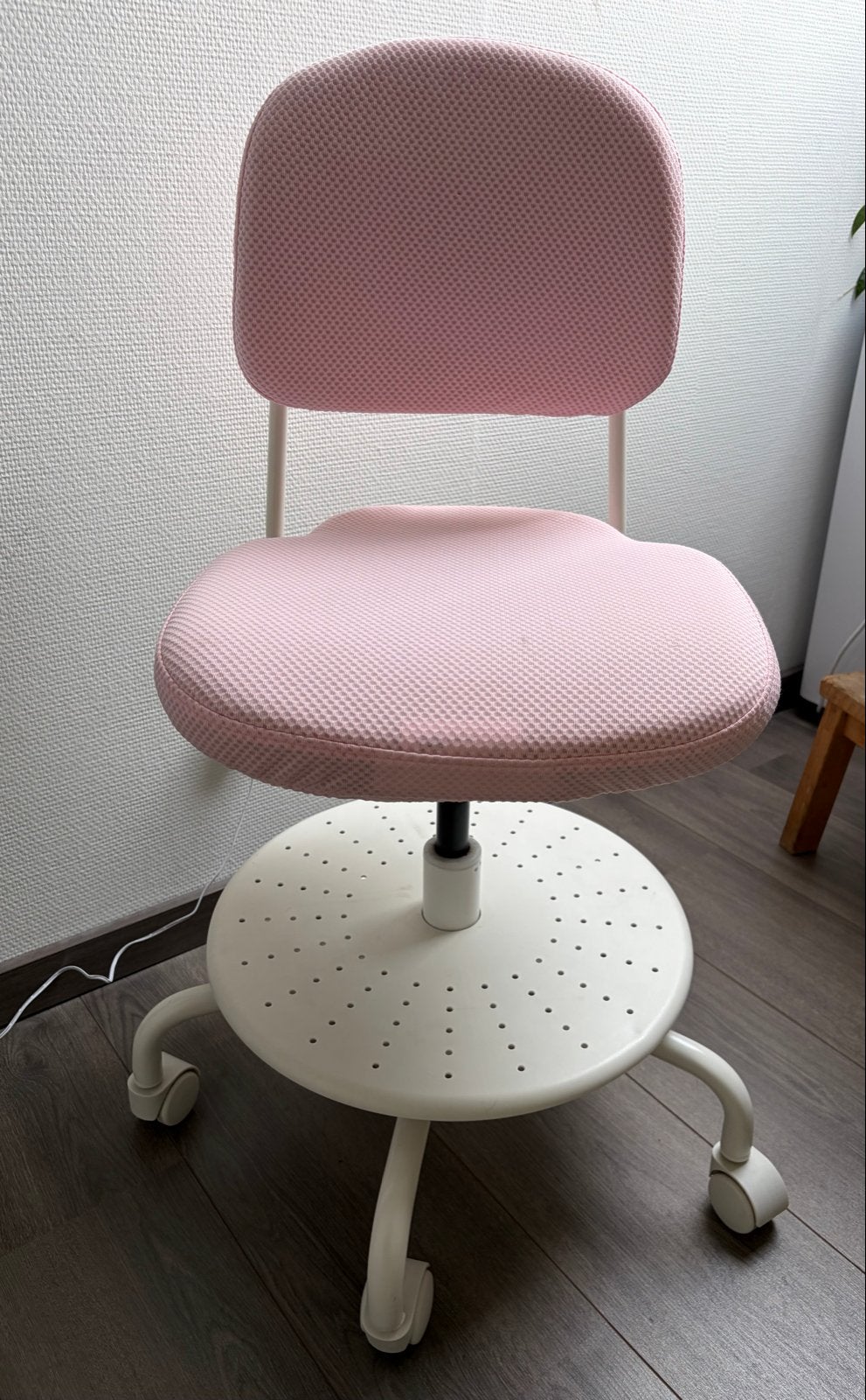 Roze Ikea Vimund bureaustoel voor kinderen - verstelbaar, Ophalen, Zo goed als nieuw, Roze, Bureaustoel