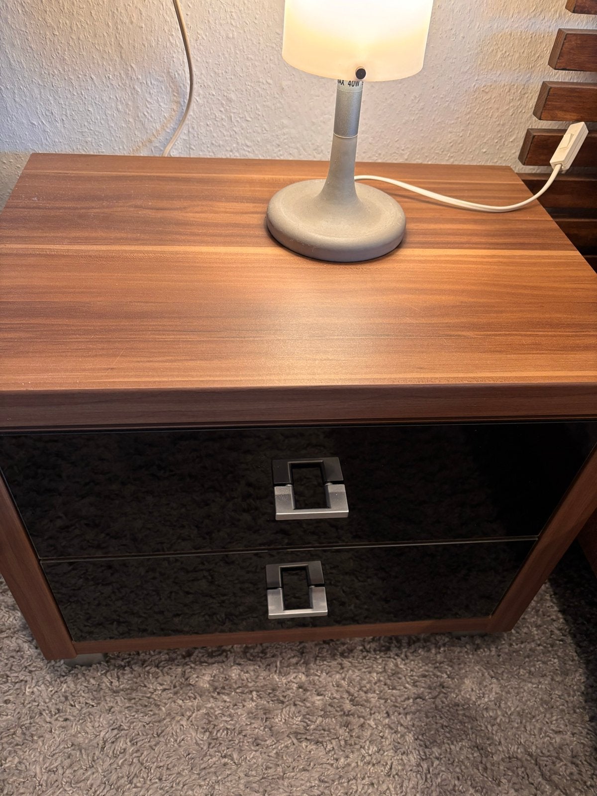Setje van 2 Nachtkastjes walnoten/mahonie fineer, Ophalen, Gebruikt, 45 tot 65 cm, Minder dan 55 cm