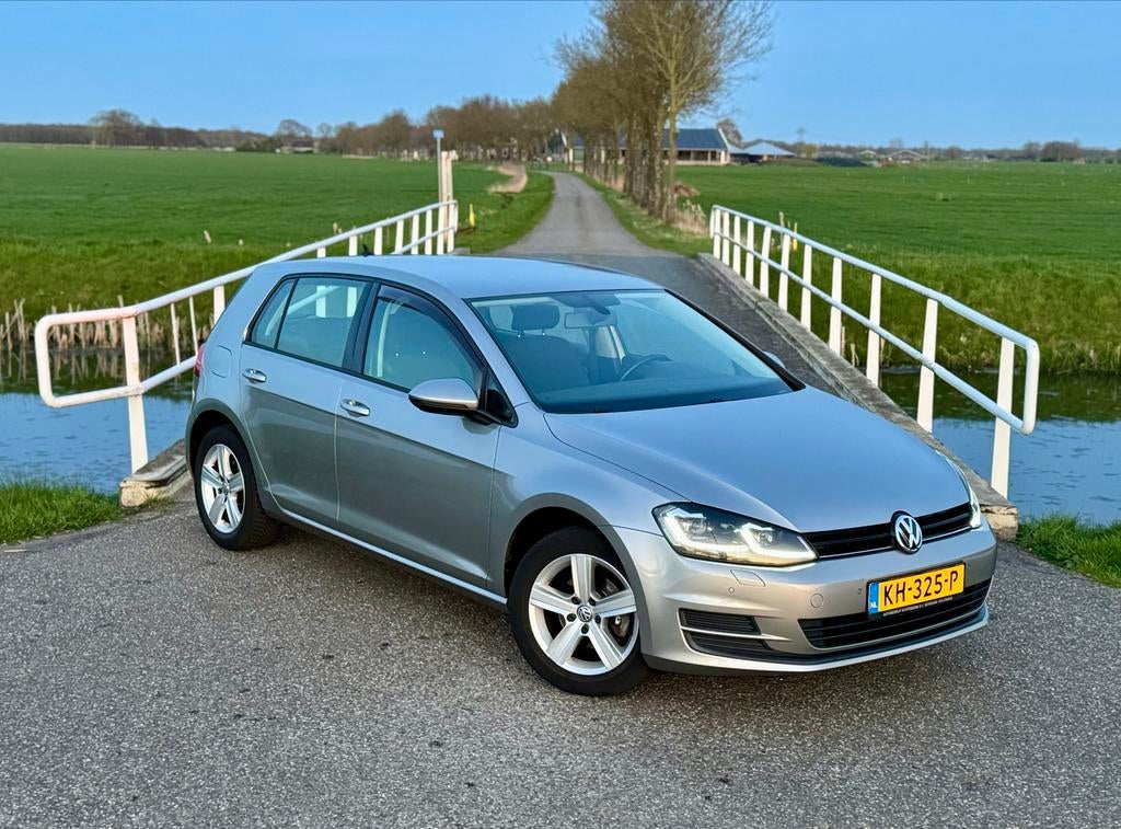 Volkswagen Golf 1.2 TSI 5D | Led | Apple Carplay | Stoelverw, Voorwielaandrijving, Stof, Zwart, 4 cilinders