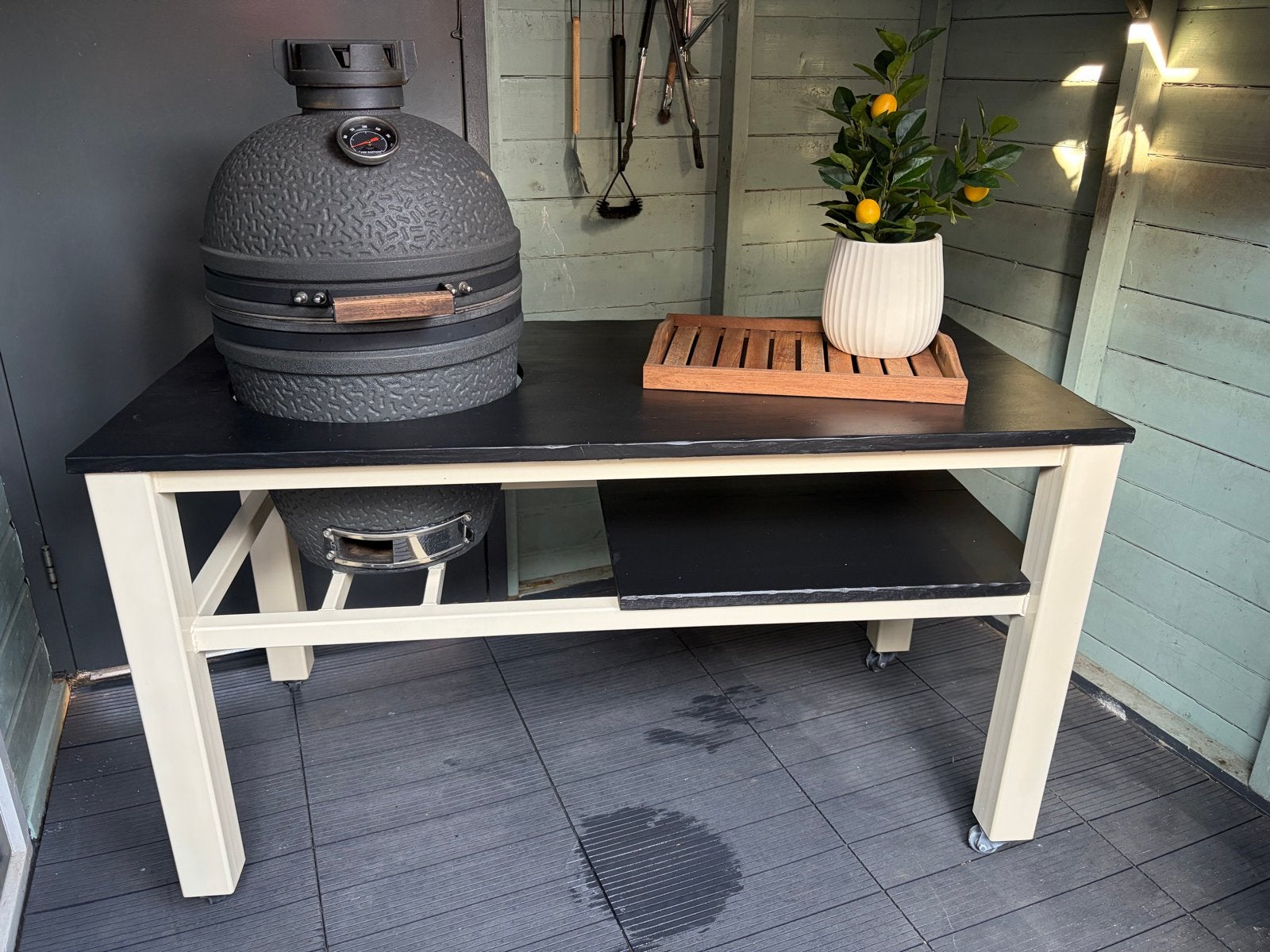 Buitenkeuken voor Bastard BBQ (met of zonder Bastard), Ophalen, Gebruikt, Houtskool, Vrijstaand