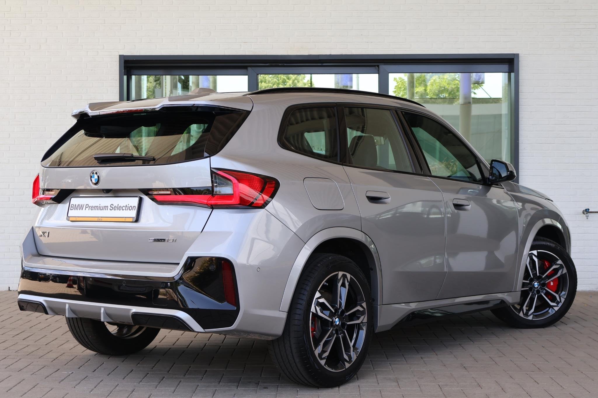 BMW X1 sDrive18i | M Sportpakket Pro | Panoramadak | Stoelve, Auto's, Gebruikt, Met garantie (alle), Bedrijf, 3 cilinders