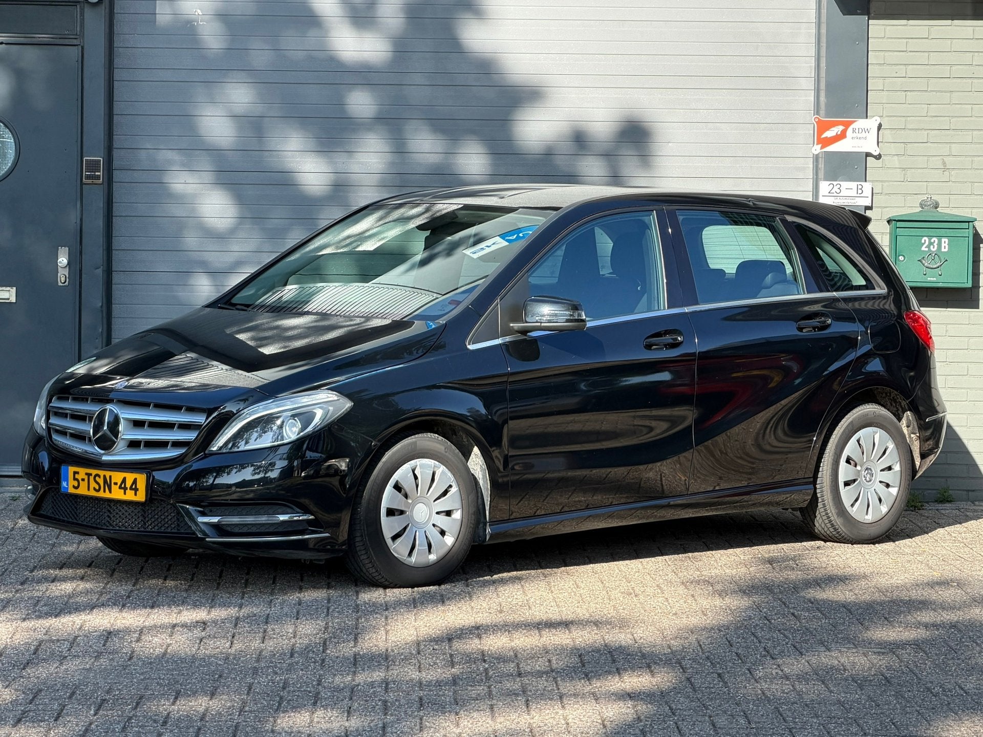 Mercedes-Benz B-klasse 180 Automaat Ambition, Auto's, Mercedes-Benz, Dealer onderhouden, 1325 kg, Gebruikt, 4 cilinders