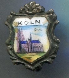 Köln email op zilverkleurig broche ( P_104), Verzamelen, Verzenden, Zo goed als nieuw, Stad of Land