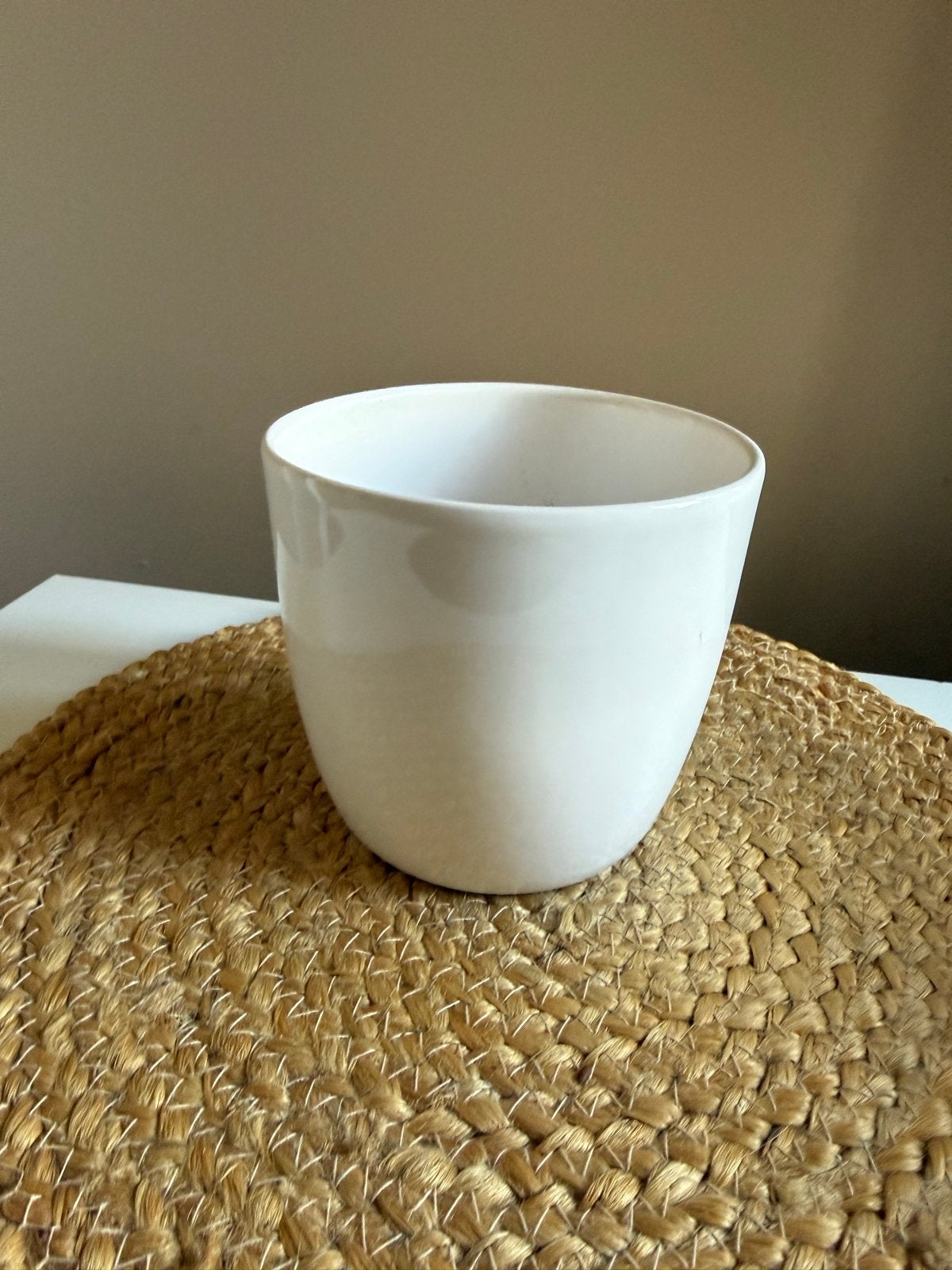 Witte bloempot, keramiek, voor binnen of buiten 13 cm, Gebruikt, Rond, Binnen, Ophalen of Verzenden