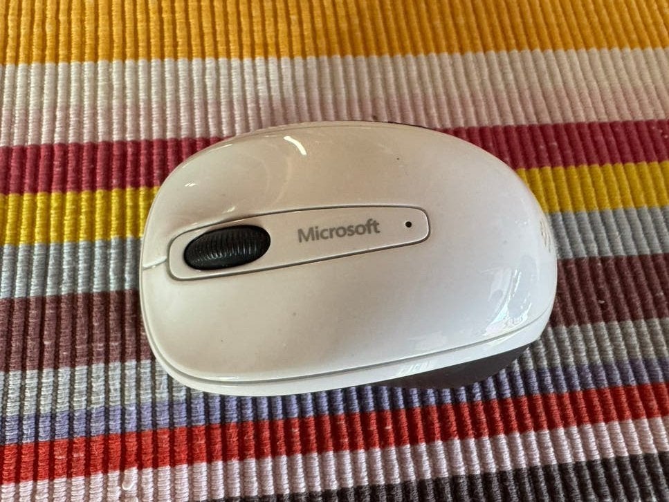 Microsoft muis, bluetooth, batterij, Computers en Software, Muizen, Ophalen of Verzenden, Zo goed als nieuw, Draadloos, Muis