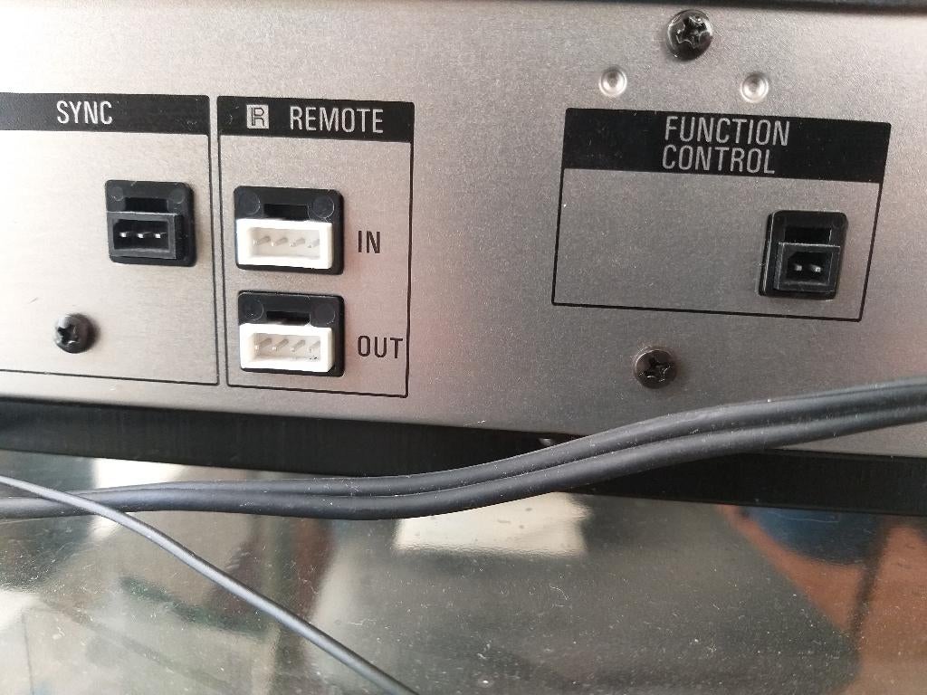 Te koop gevraagd Sony kabels midi-set 1985, Gebruikt, Tuner of Radio, Verzenden, Losse componenten