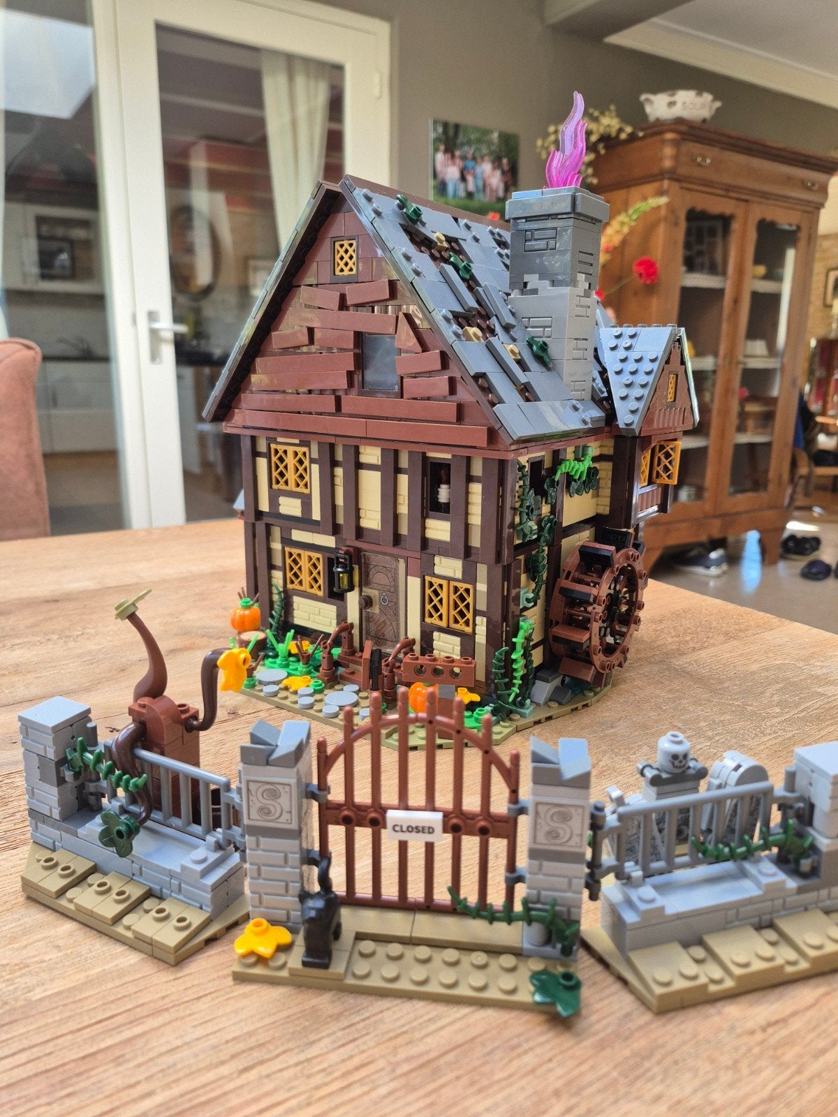 Hocus Pocus Sandersons Sisters Cottage (21341) - Compatibel, Ophalen of Verzenden, Zo goed als nieuw, Overige merken