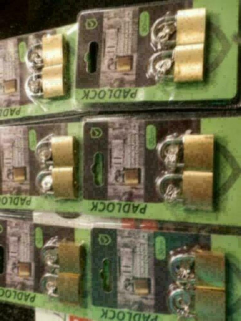 Padlock sloten met sleutels nieuw groot model en klein model, Ophalen of Verzenden, Nieuw