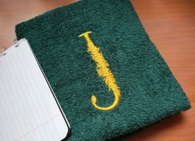 Gepersonaliseerde Handdoek met Geborduurde keuzeletter, Huis en Inrichting, Ophalen of Verzenden, Nieuw, Groen, Handdoek