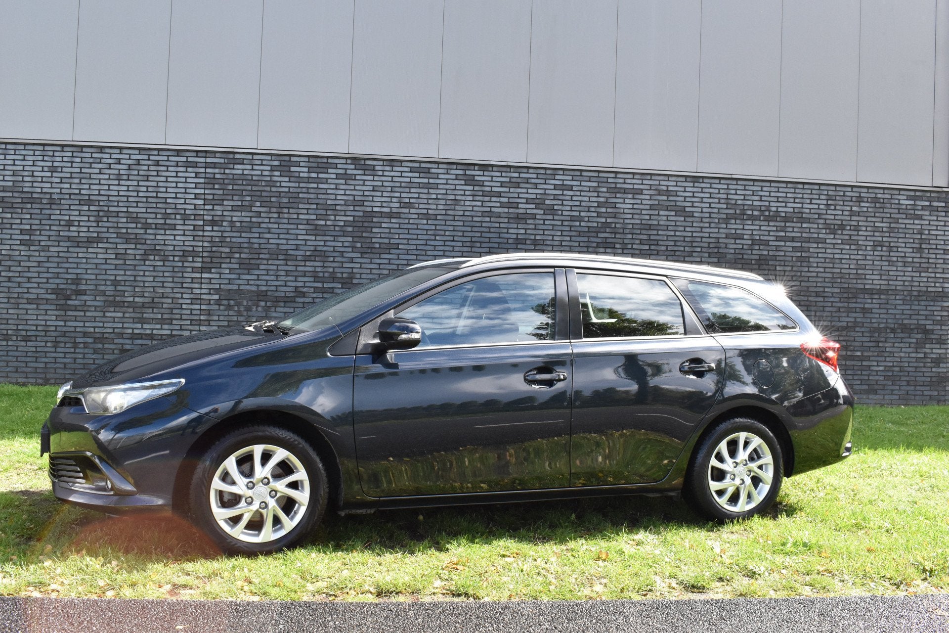 Toyota Auris Touring Sports 1.2T Aspiration Limited Navi Tre, Gebruikt, Euro 6, 4 cilinders, 116 pk