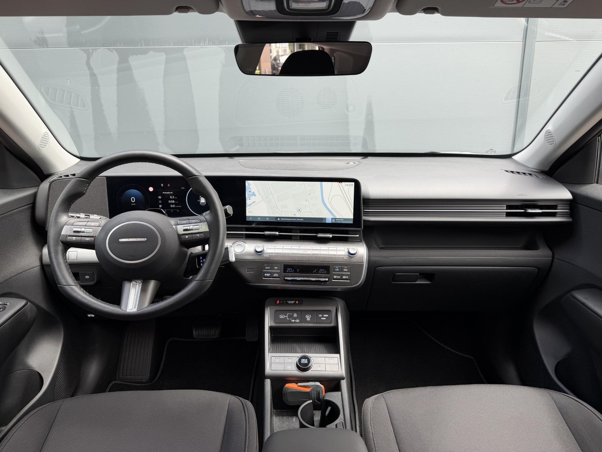 Hyundai Kona Electric Pure Edition 64.8 kWh / Stuur & Stoelv, Stof, 750 kg, 420 min, 37 min