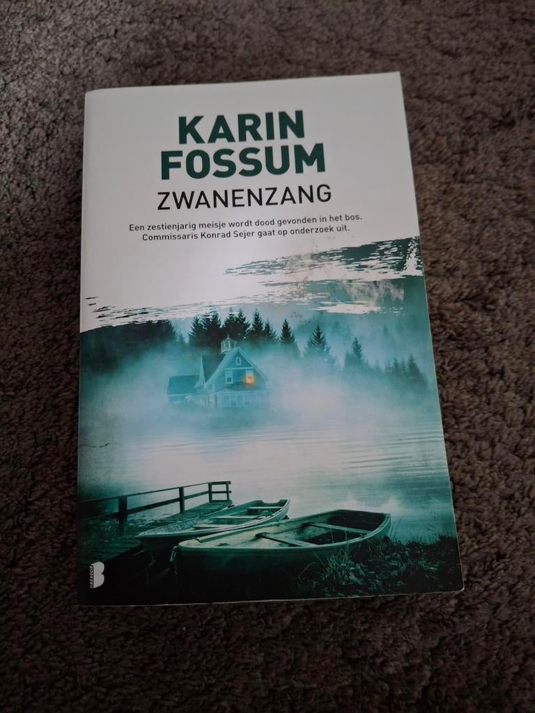 Karin Fossum - Zwanenzang (Thriller), Boeken, Thrillers, Zo goed als nieuw, Scandinavië, Ophalen of Verzenden