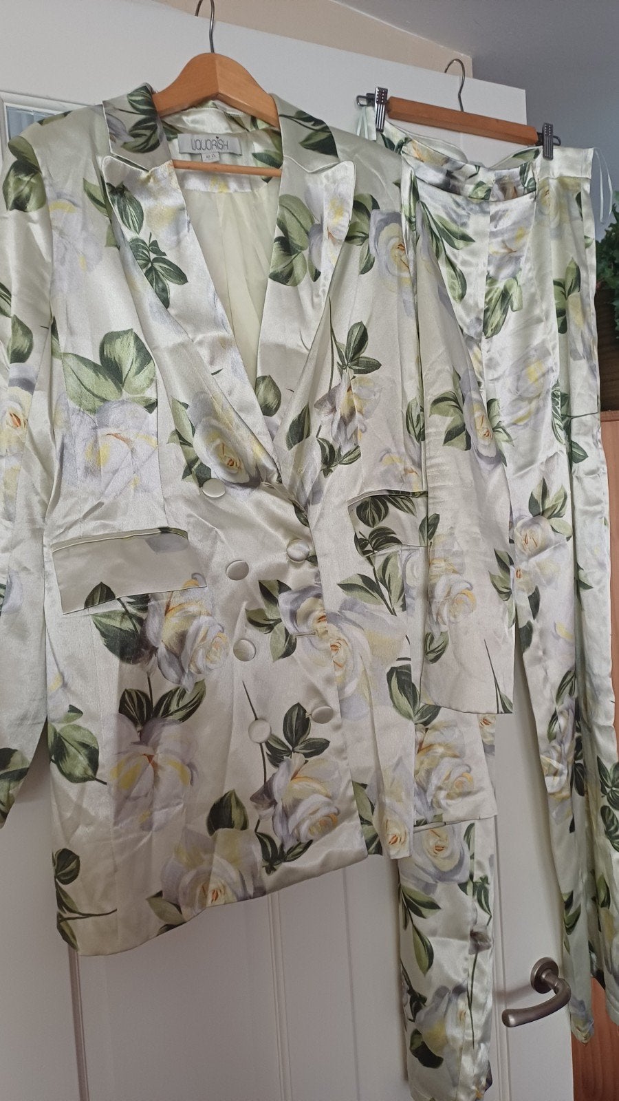Liquorish Bloemenprint Blazer en Broek Set - Maat 42 (L), Kleding | Dames, Jasjes, Kostuums en Pakken, Zo goed als nieuw, Kostuum of Pak