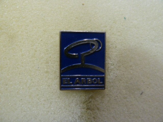 El Arbol Pin - Blauw met Zilveren Logo, Verzamelen, Speldjes, Pins en Buttons, Ophalen of Verzenden, Gebruikt, Overige onderwerpen