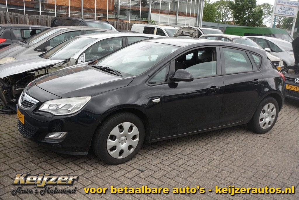 Opel Astra 1.4 Turbo Edition Motor defect !, Auto's, Opel, Voorwielaandrijving, Stof, Gebruikt, 680 kg