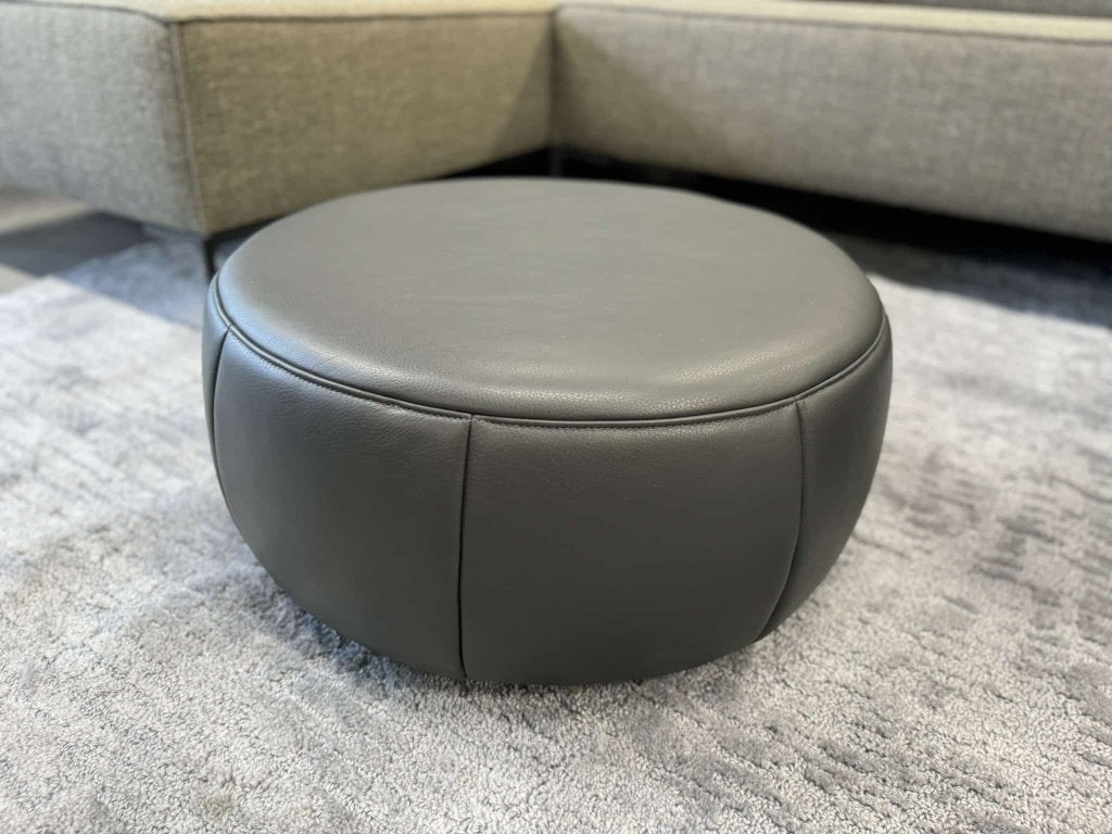 Nieuw Design on Stock Barrell 60 Cera Rain leer Poef Hocker, Gompenstraat 15, Leer, Ophalen of Verzenden, Contactformulier