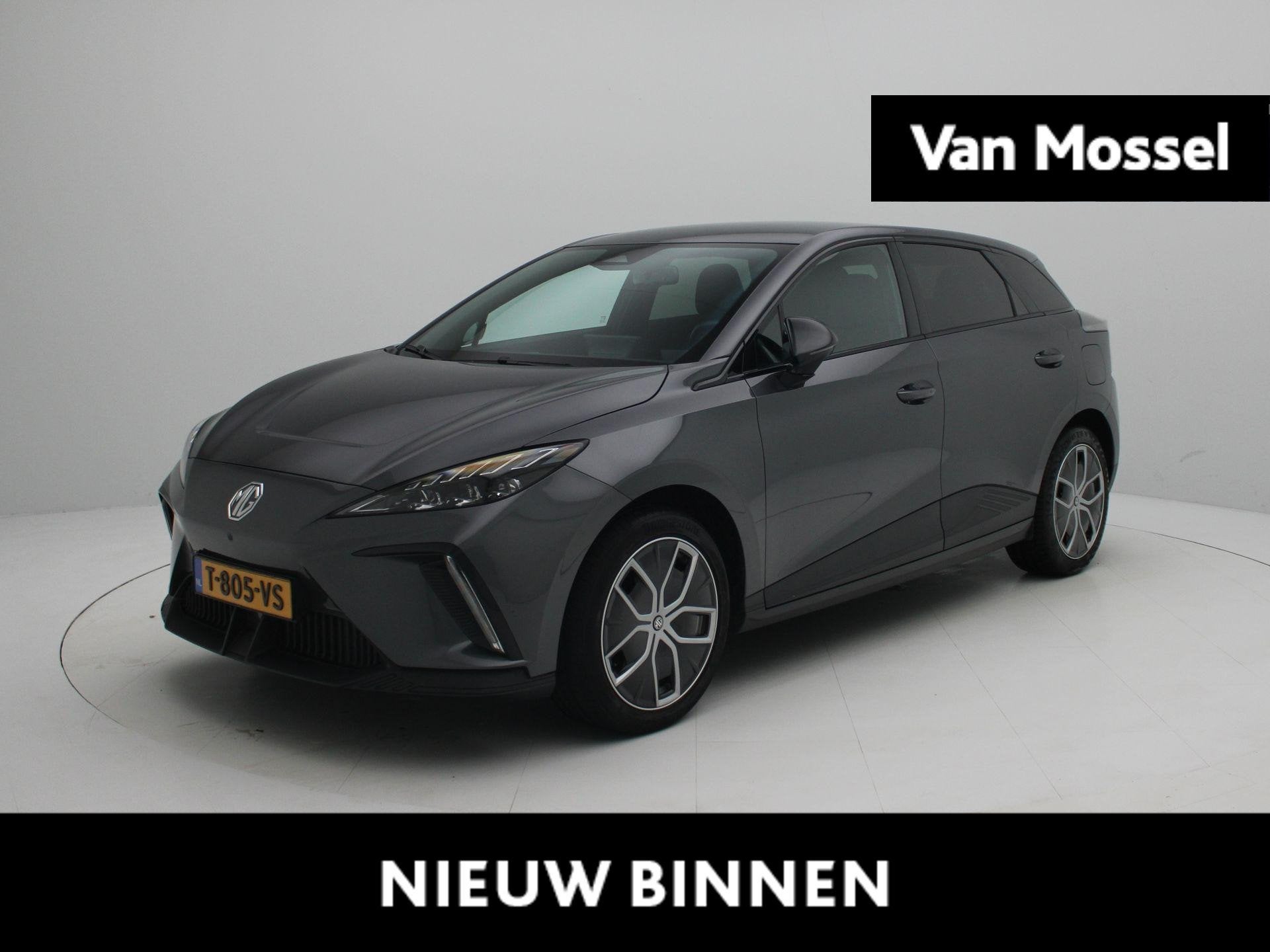 MG 4 Long Range Luxury 64 kWh, Auto's, Automaat, 12 maanden, Achterwielaandrijving, Gebruikt
